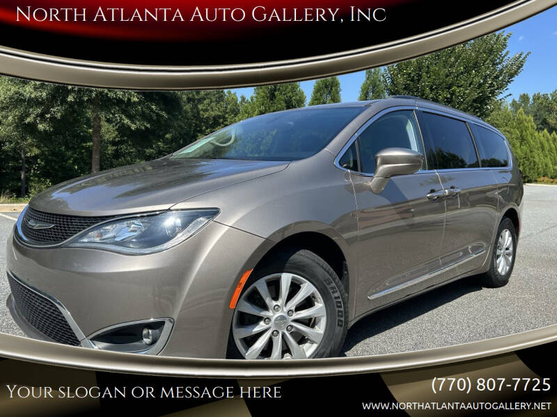 2017 Chrysler Pacifica Touring-L's photo