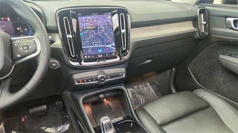 2024 Volvo XC40 B5 Plus Dark Theme