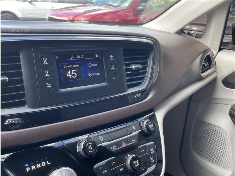 2017 Chrysler Pacifica LX