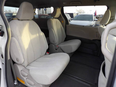 2012 Toyota Sienna LE 7-Passenger