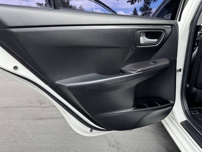 2016 Toyota Camry SE