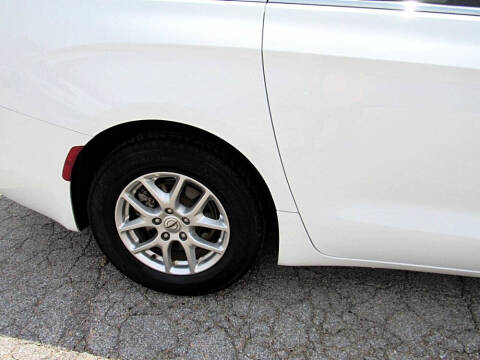 2022 Chrysler Voyager LX