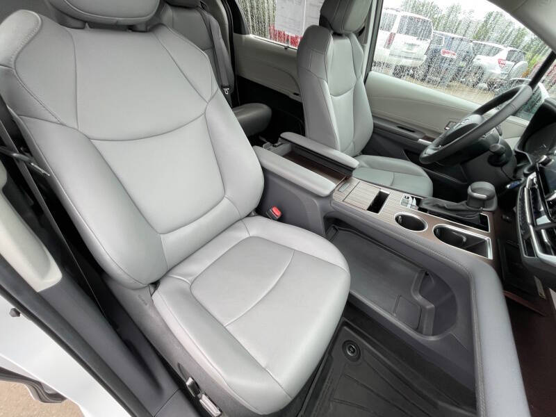 2024 Toyota Sienna XLE 7-Passenger