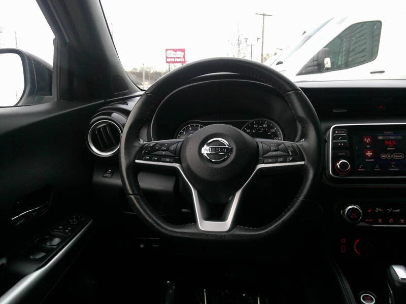 2019 Nissan Kicks SR