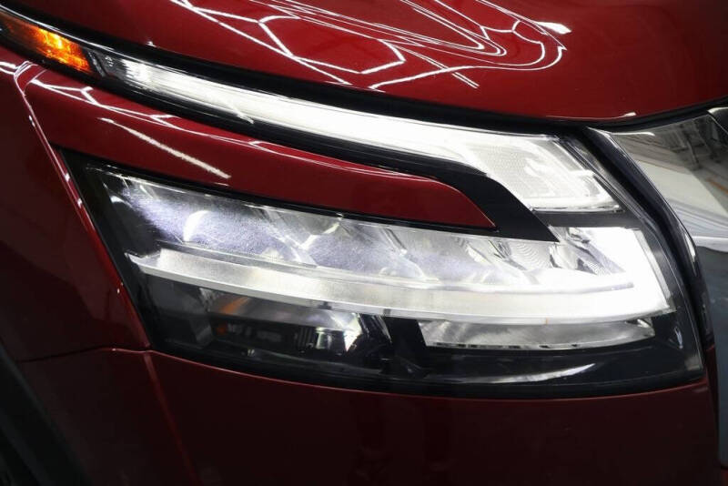 2022 Nissan Pathfinder SV