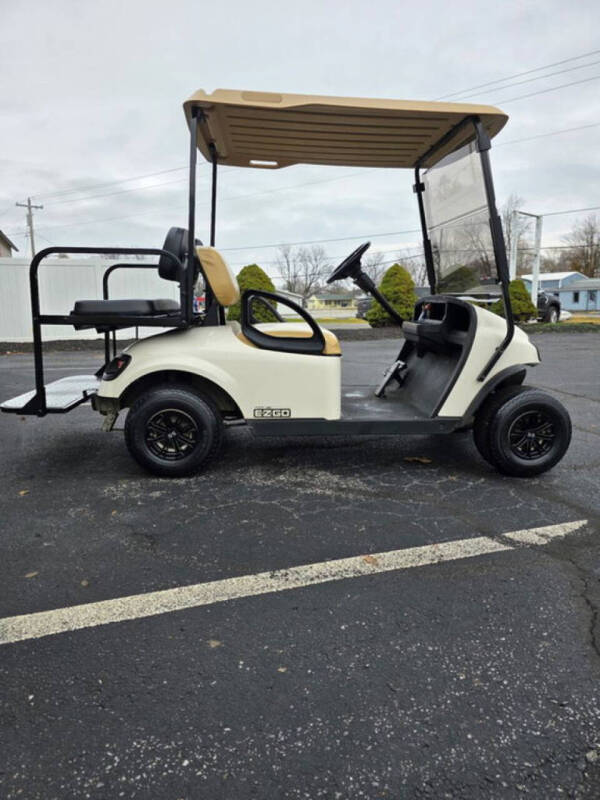 2018 E-Z-GO  TXT
