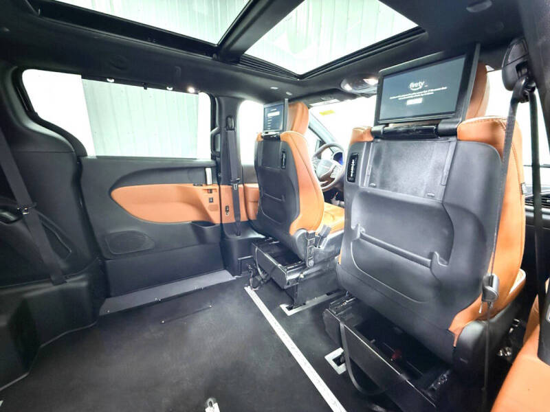 2025 Chrysler Pacifica Pinnacle