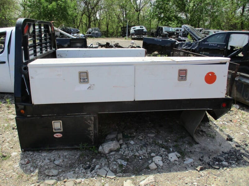 2014 Chevrolet 8' Flatbed DRW w/ 5thWheelHole