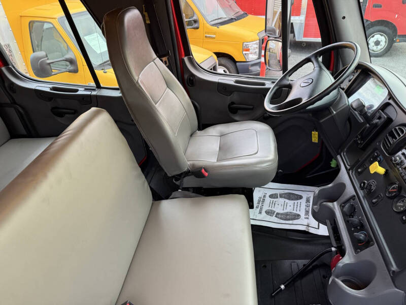 2017 Freightliner M2 106