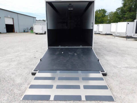 2026 United Trailers 53' Full Bathroom