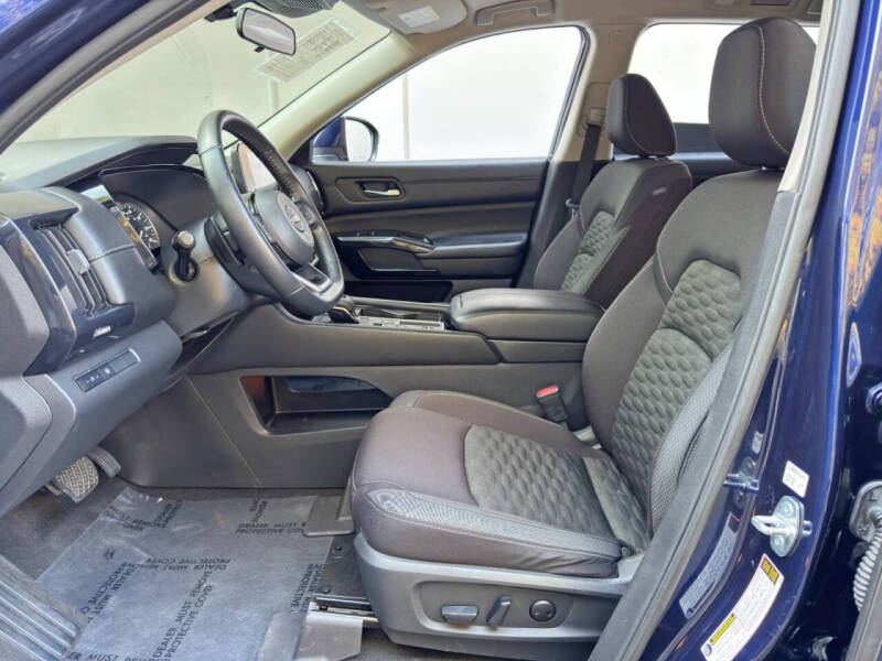 2022 Nissan Pathfinder SV