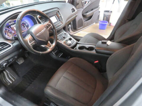 2016 Chrysler 200 LX