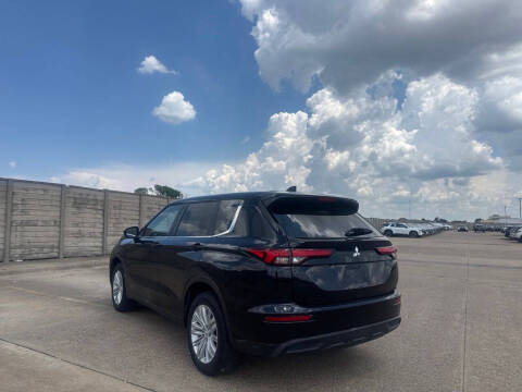2023 Mitsubishi Outlander ES