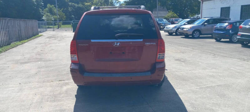 2008 Hyundai Entourage GLS