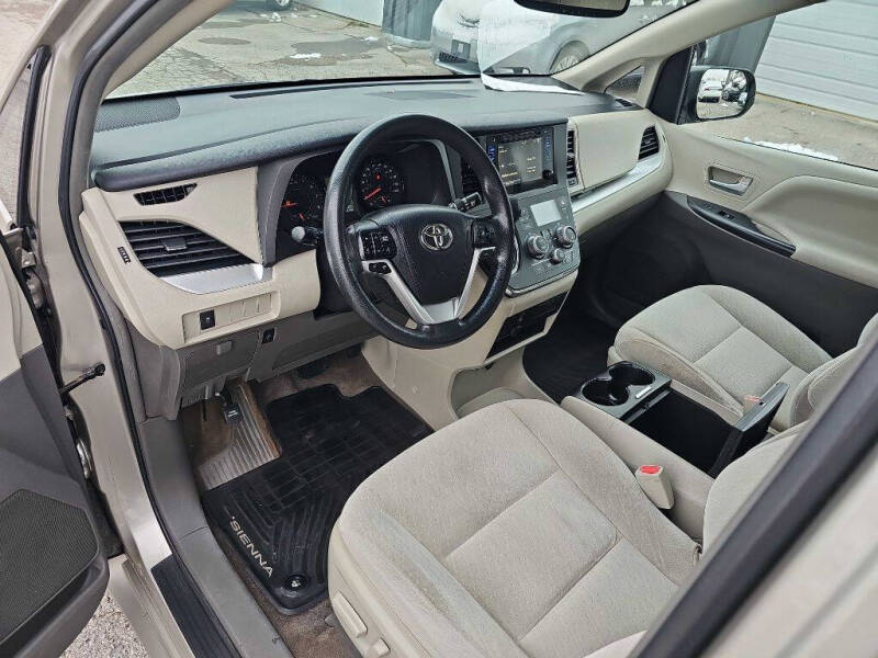 2016 Toyota Sienna LE 8-Passenger