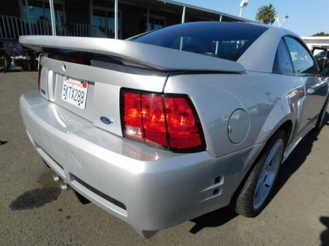 2004 Ford Mustang GT Deluxe