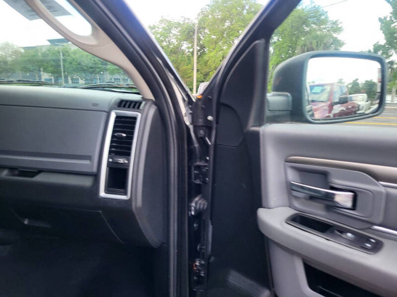 2017 RAM 1500 SLT