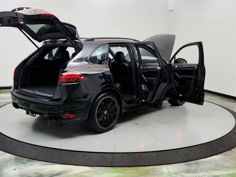 2013 Porsche Cayenne GTS