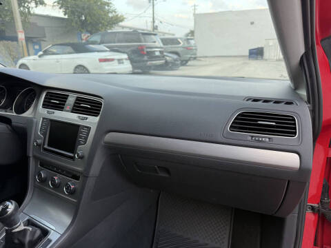 2017 Volkswagen Golf TSI S