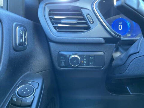 2022 Ford Escape Hybrid Titanium