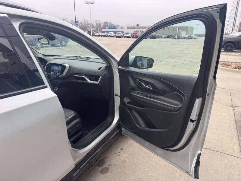 2022 GMC Terrain SLT