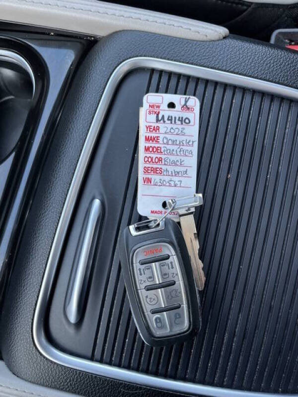 2023 Chrysler Pacifica Plug-In Hybrid Limited