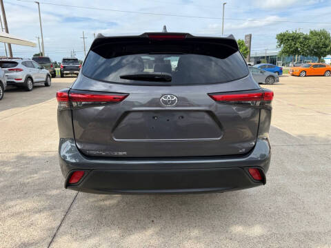 2021 Toyota Highlander LE