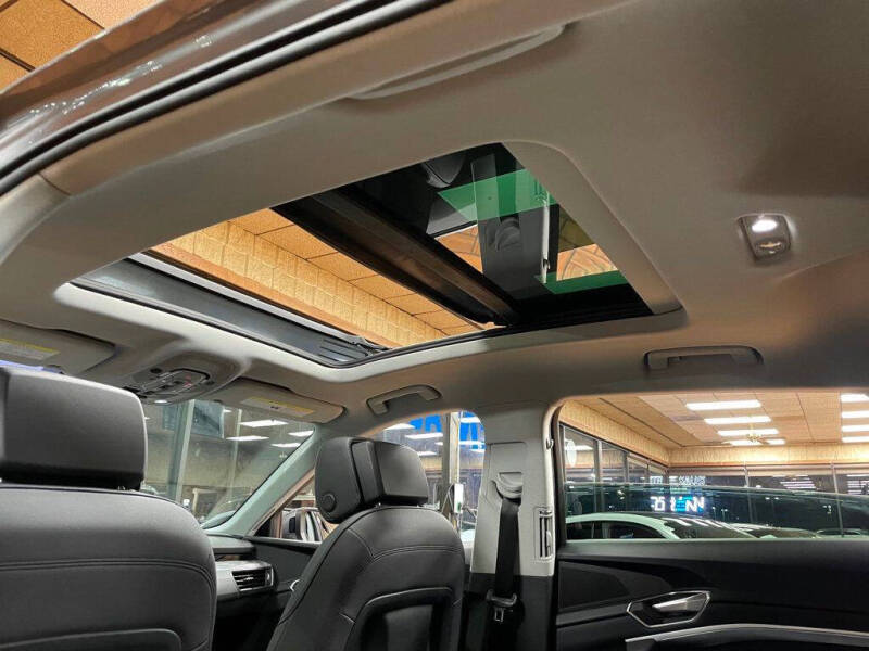 2021 Audi e-tron quattro Premium Plus