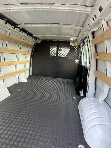 2023 GMC Savana 2500