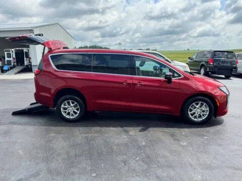 2027 Chrysler Pacifica Select