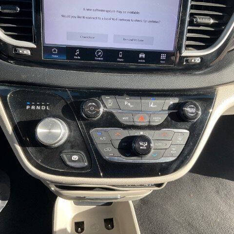 2022 Chrysler Pacifica Touring L