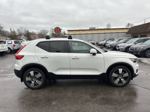 2019 Volvo XC40 T5 Momentum
