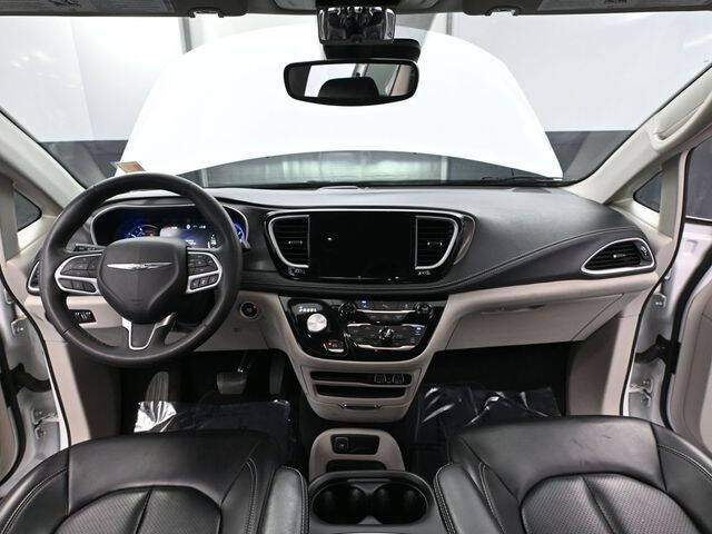 2023 Chrysler Pacifica Plug-In Hybrid Touring L