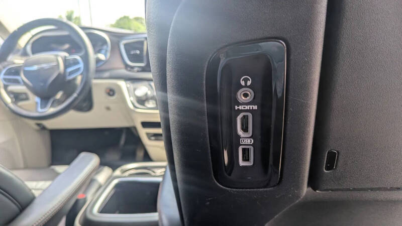 2017 Chrysler Pacifica Touring-L Plus