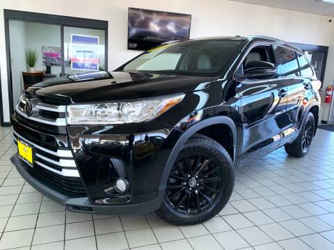 2017 Toyota Highlander for sale at SAINT CHARLES MOTORCARS in Saint Charles IL