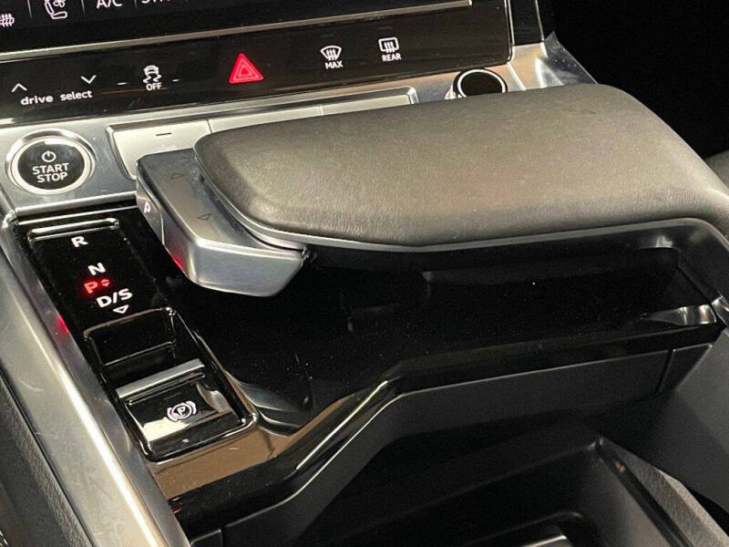 2021 Audi e-tron quattro Premium Plus