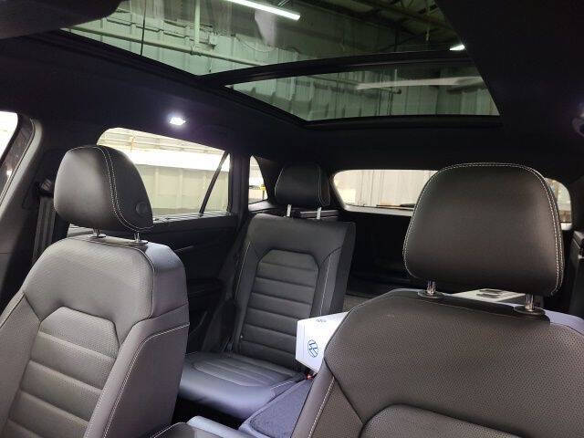 2026 Volkswagen Atlas Cross Sport SEL R-Line Black 4Motion