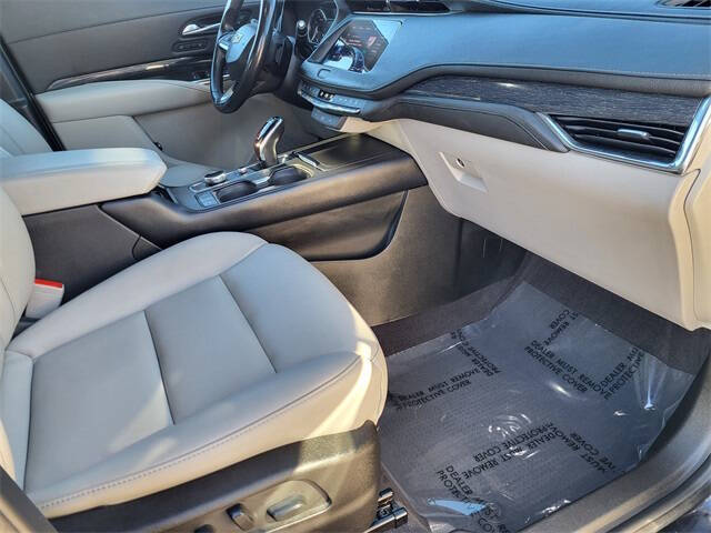 2023 Cadillac XT4 Premium Luxury