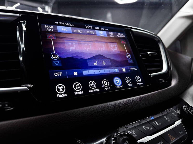 2017 Chrysler Pacifica Touring-L Plus