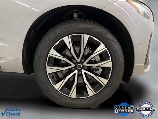 2025 Volvo XC60 B5 Plus Dark Theme