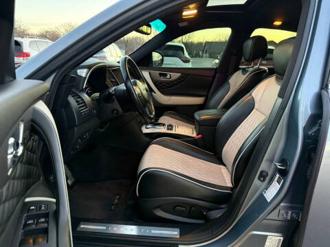 2017 Infiniti QX70