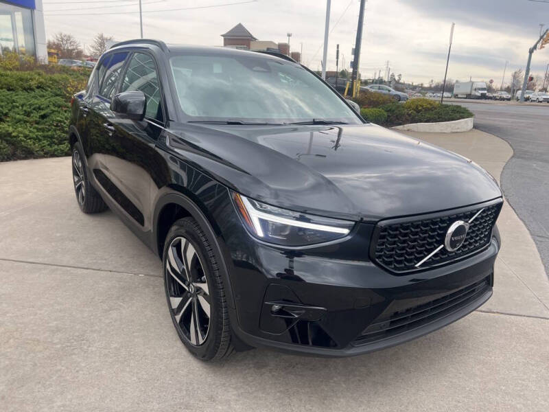 2025 Volvo XC40 B5 Ultra Dark Theme