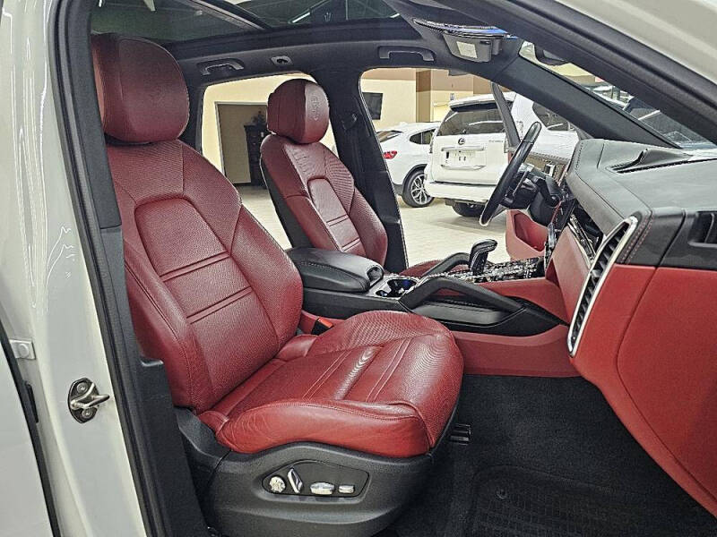 2020 Porsche Cayenne E-Hybrid