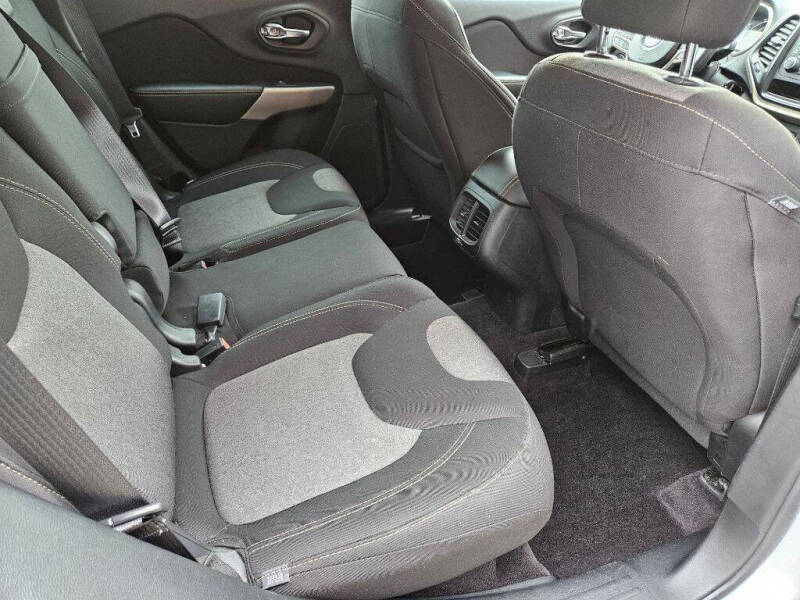 2017 Jeep Cherokee Sport