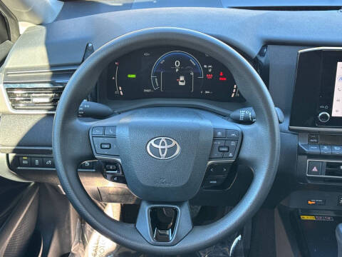 2025 Toyota Camry LE