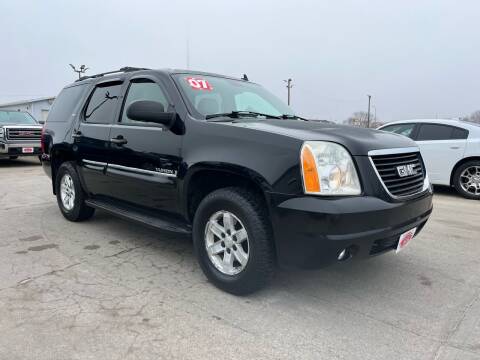 2007 GMC Yukon for sale at UNITED AUTO INC in South Sioux City NE