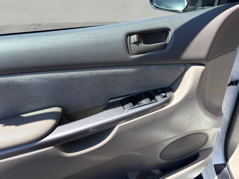 2006 Toyota Sienna CE 8 Passenger