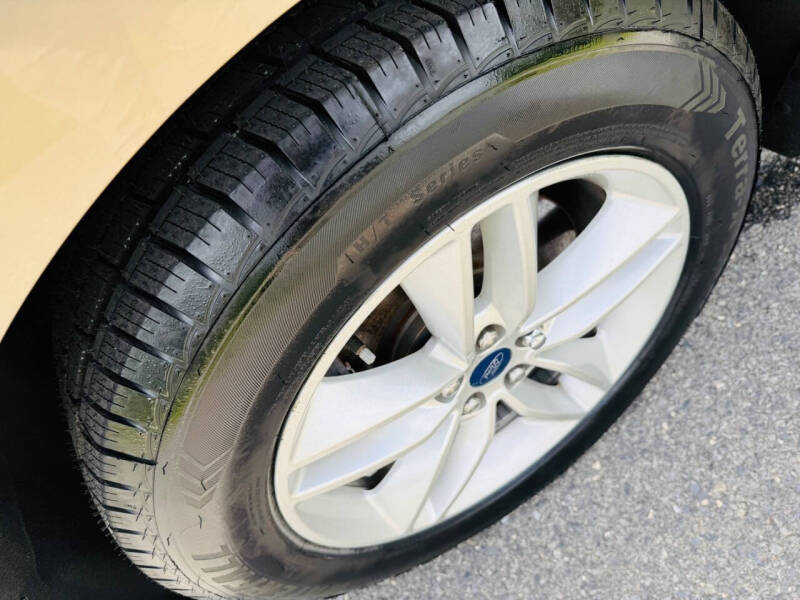 2020 Ford Edge SE