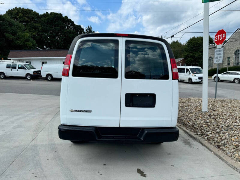 2018 Chevrolet Express Cargo Work Van photo 10