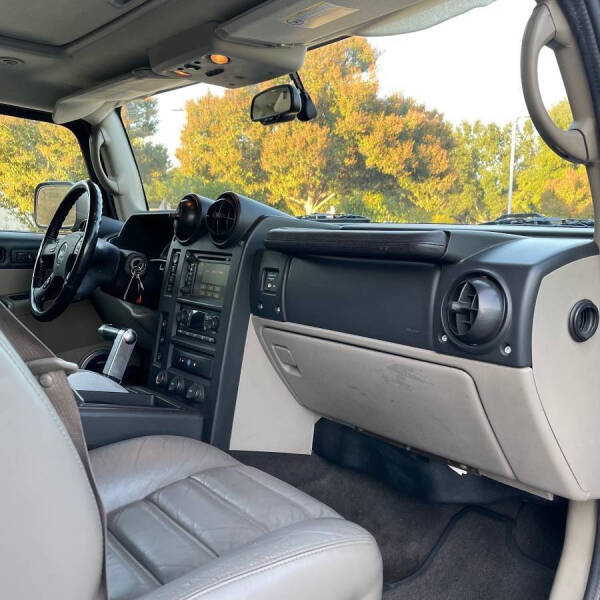 2005 HUMMER H2 Lux Series